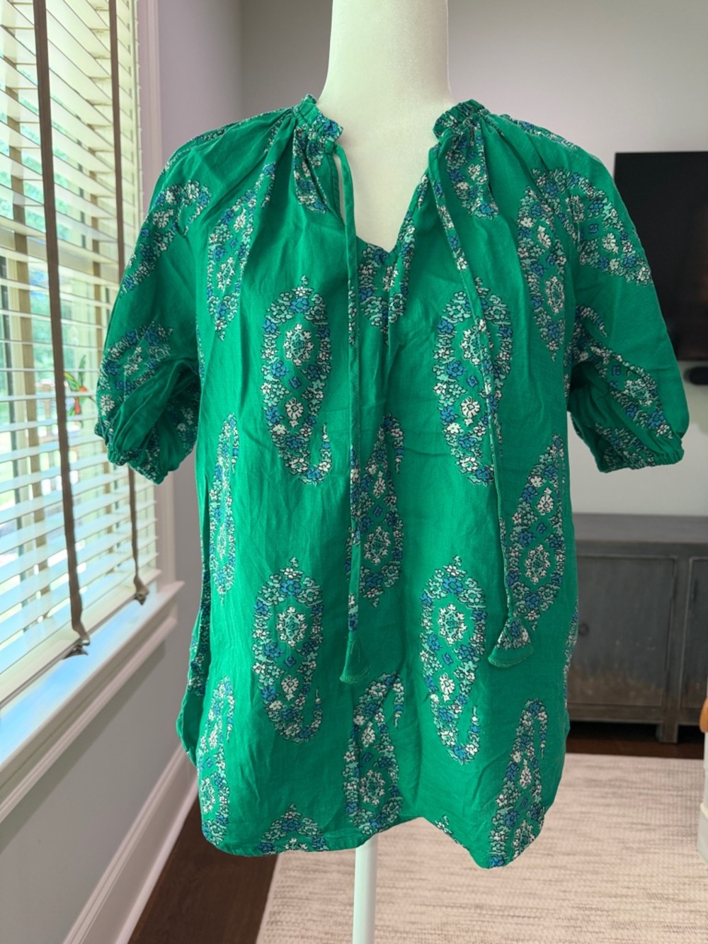 Knox Rose Green Paisley Tie-Front Peasant Blouse. Size Small. Like New.